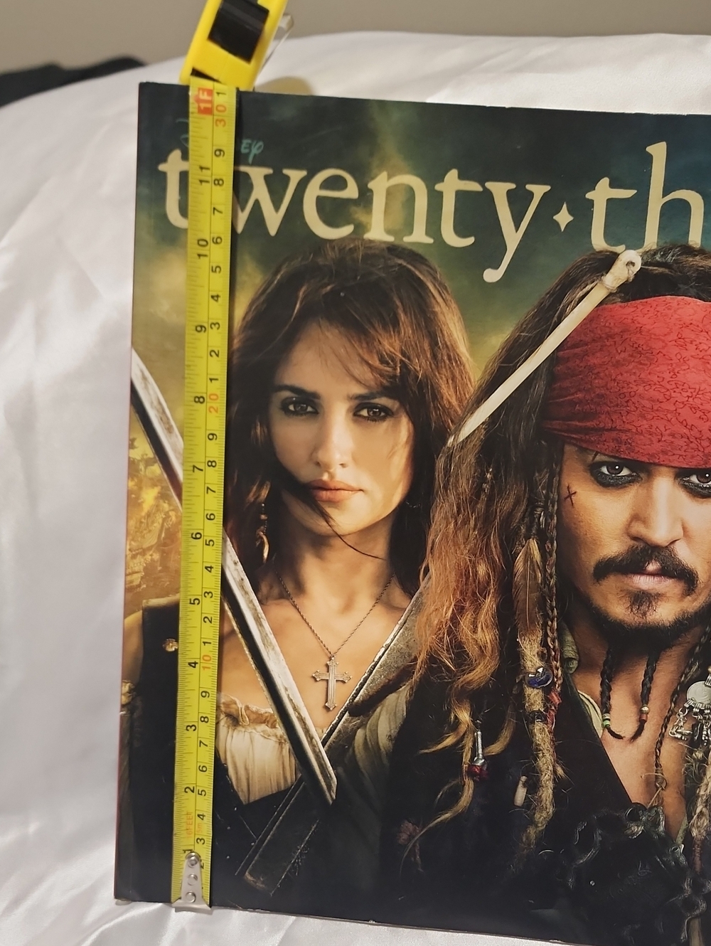 Summer 2011 Disney Twenty Three Magazine. - Picture 6 of 7